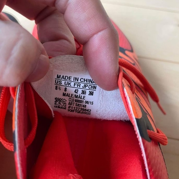 ADIDAS Soccer shoes size 8.5 US. - Picture 4 of 6